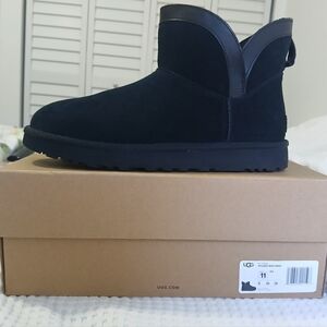UGG Women's Classic Mini Lunara Black Ankle Booties Boots Size 11